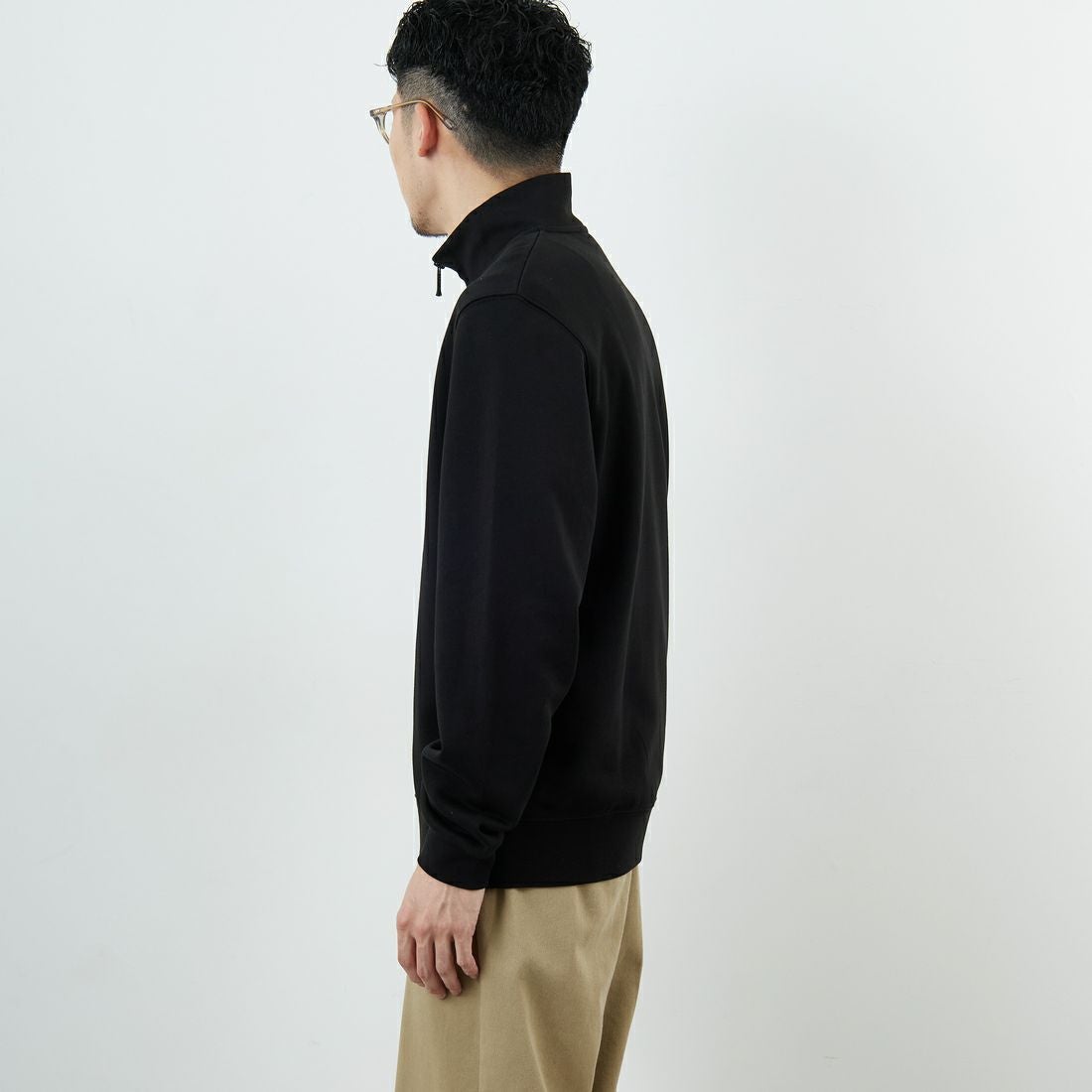 LACOSTE [ラコステ] ハイネックハーフジップスウェット [SH9774] 031 BLACK &&モデル身長：168cm 着用サイズ：4&&