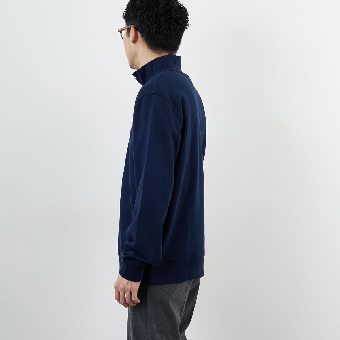 LACOSTE [ラコステ] ハイネックハーフジップスウェット [SH9774] 166 NAVY B &&モデル身長：168cm 着用サイズ：5&&
