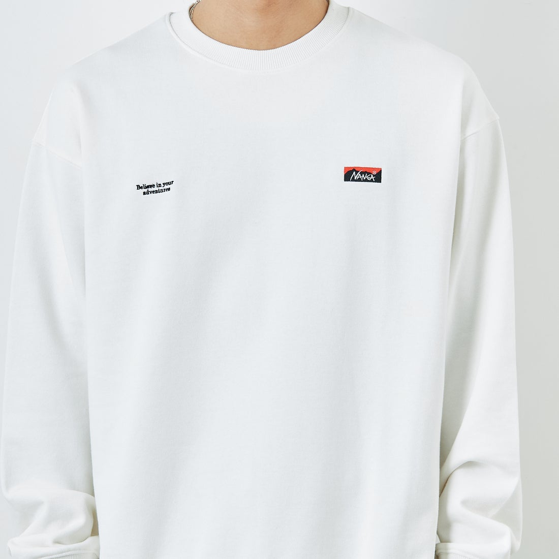 JEANSFACTORY × NANGA [ジーンズファクトリー × ナンガ] 別注 バック刺繍ロゴ クルーネックスウェット [NW2505-JF] WHITE
