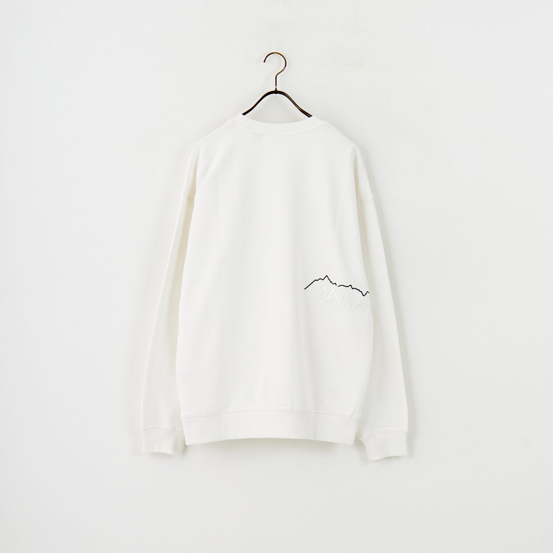 JEANSFACTORY × NANGA [ジーンズファクトリー × ナンガ] 別注 バック刺繍ロゴ クルーネックスウェット [NW2505-JF] WHITE