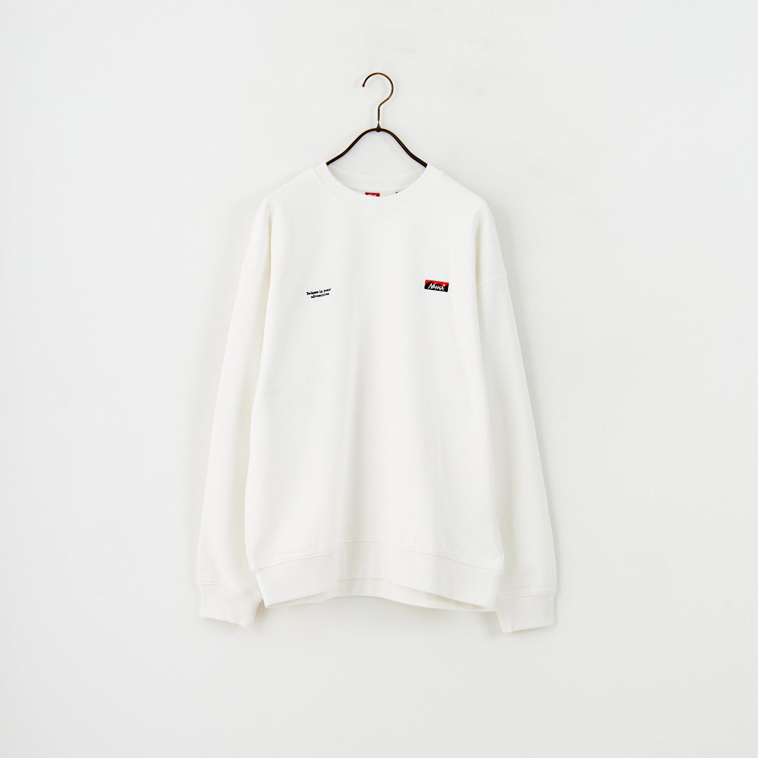 JEANSFACTORY × NANGA [ジーンズファクトリー × ナンガ] 別注 バック刺繍ロゴ クルーネックスウェット [NW2505-JF] WHITE