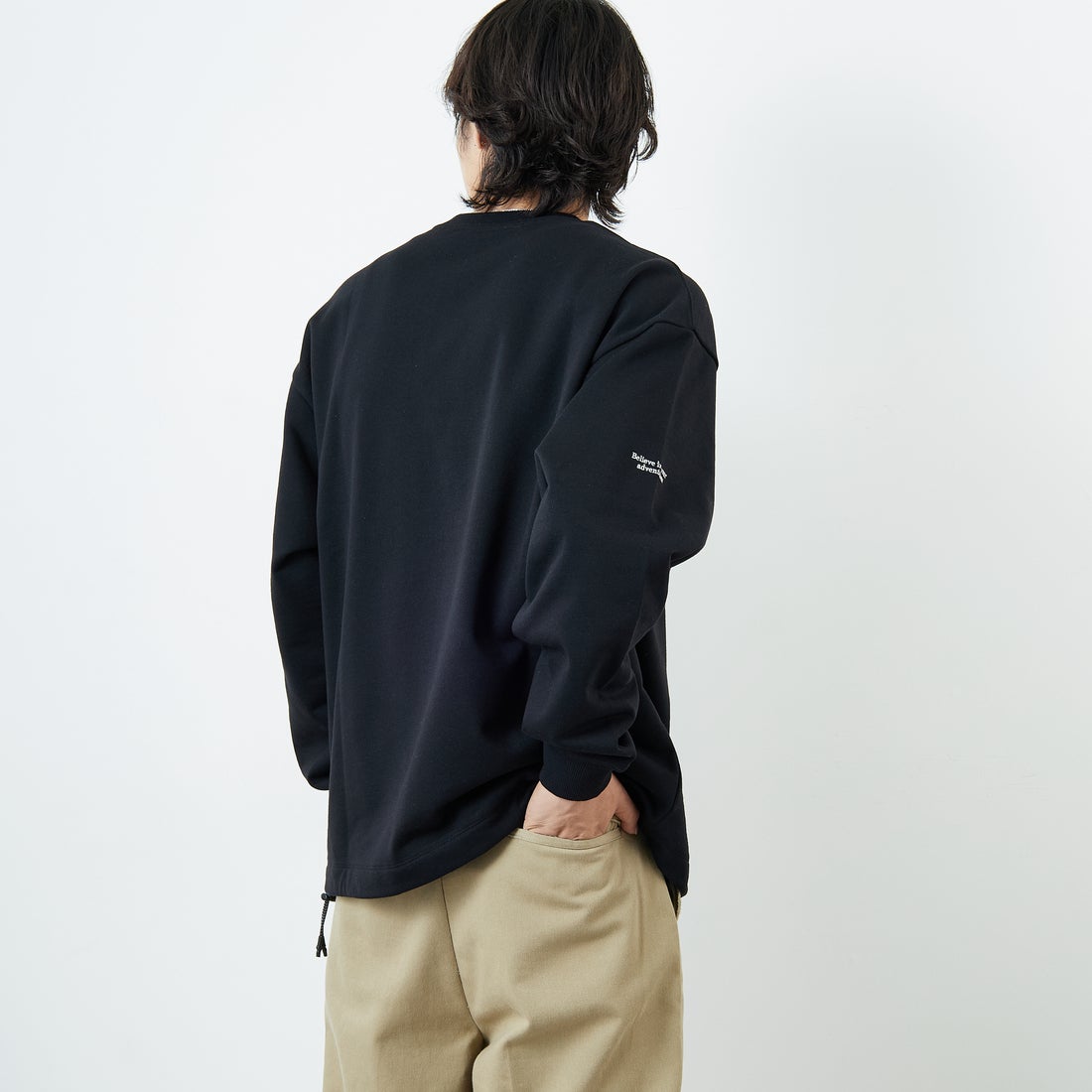 JEANSFACTORY × NANGA [ジーンズファクトリー × ナンガ] 別注 ワンポイント刺繍ロゴ ドローコードスウェット [NW2507-JF] BLACK &&モデル身長：179cm 着用サイズ：L&&