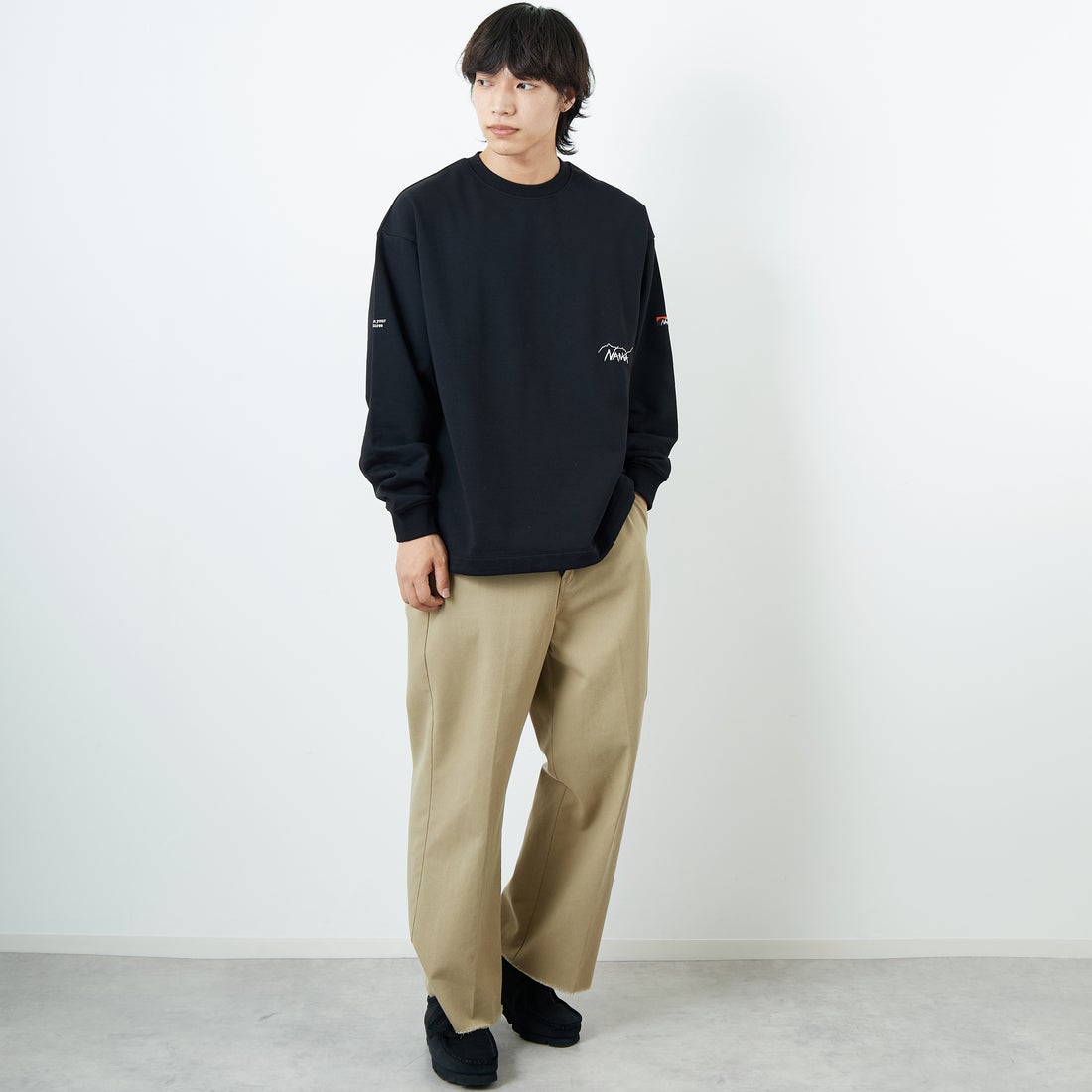 JEANSFACTORY × NANGA [ジーンズファクトリー × ナンガ] 別注 ワンポイント刺繍ロゴ ドローコードスウェット [NW2507-JF] BLACK &&モデル身長：179cm 着用サイズ：L&&