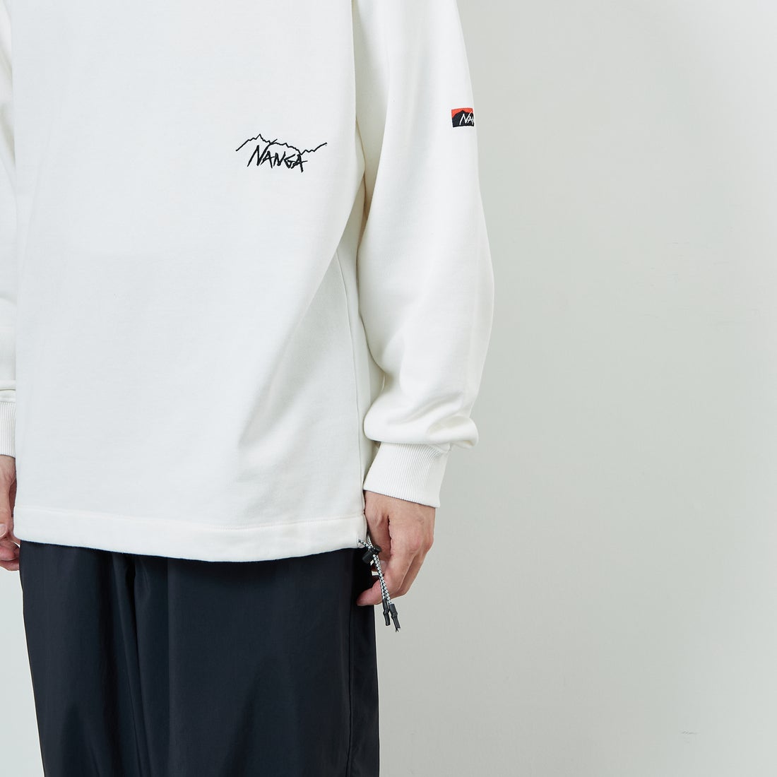 JEANSFACTORY × NANGA [ジーンズファクトリー × ナンガ] 別注 ワンポイント刺繍ロゴ ドローコードスウェット [NW2507-JF] WHITE