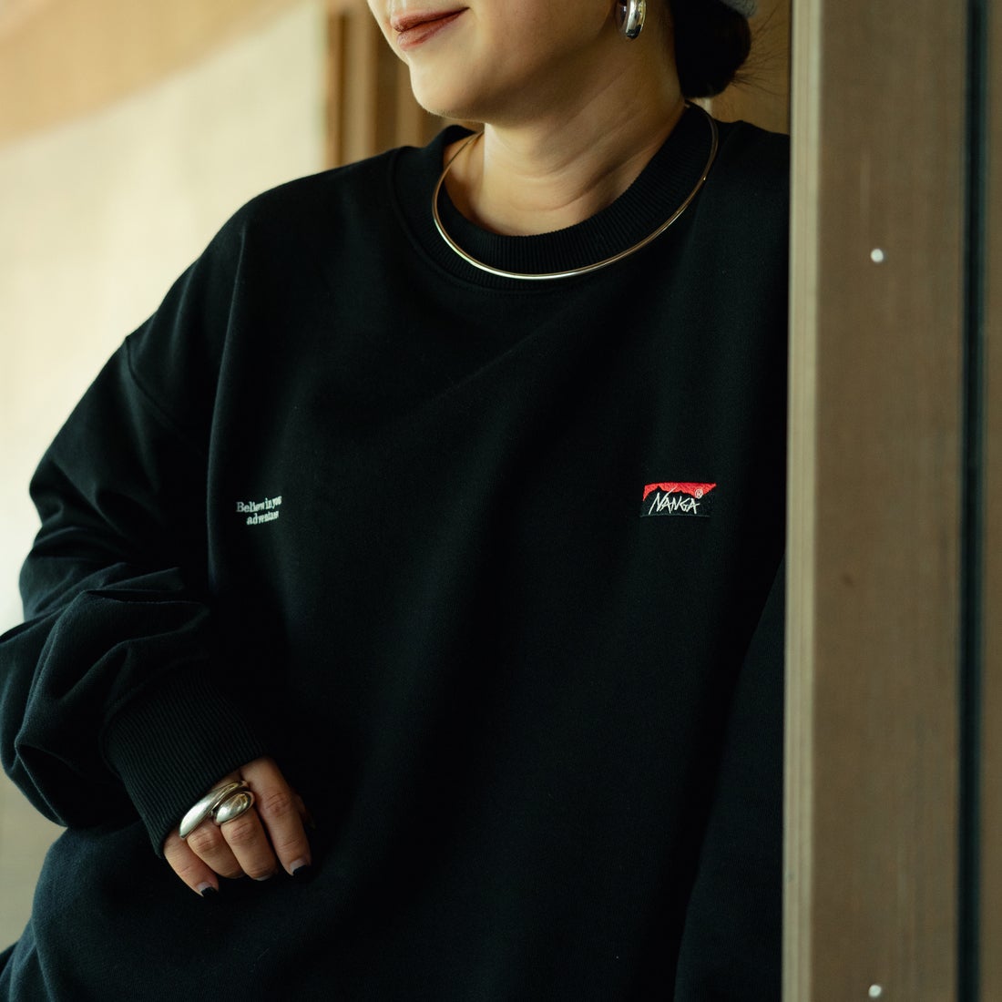 JEANSFACTORY × NANGA [ジーンズファクトリー × ナンガ] 別注 バック刺繍ロゴ クルーネックスウェット [NW2505-JF] BLACK