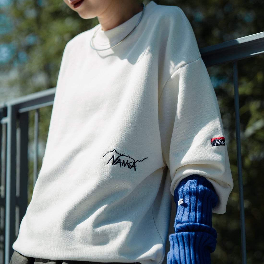 JEANSFACTORY × NANGA [ジーンズファクトリー × ナンガ] 別注 ワンポイント刺繍ロゴ ドローコードスウェット [NW2507-JF] WHITE