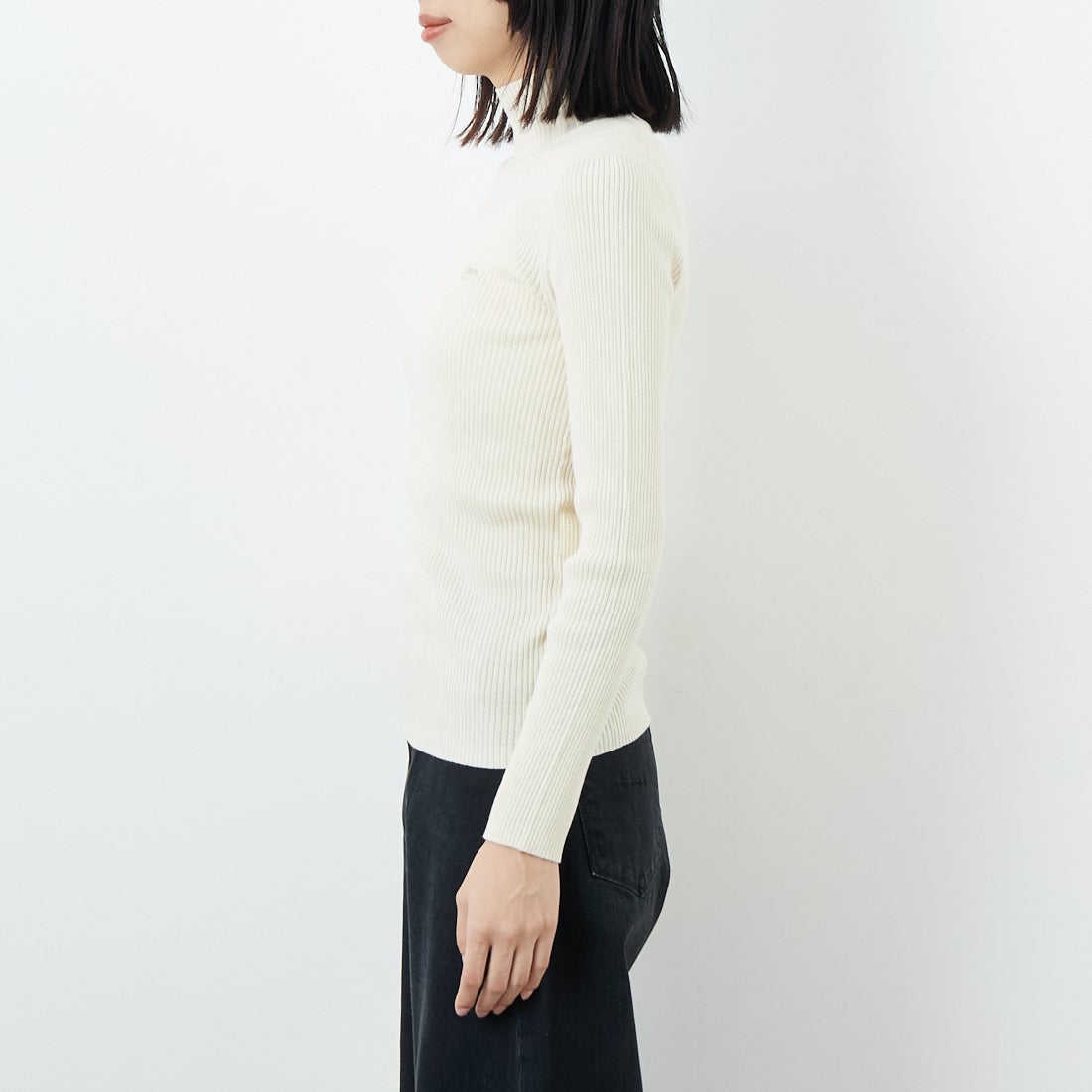 MAISON KITSUNE [メゾン キツネ] ベビーフォックス ファインウールリブタートルネックジャンパー [PW00809KT1155] 0383 ECRU &&モデル身長：162cm 着用サイズ：S&&