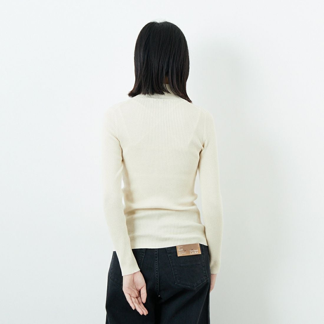 MAISON KITSUNE [メゾン キツネ] ベビーフォックス ファインウールリブタートルネックジャンパー [PW00809KT1155] 0383 ECRU &&モデル身長：162cm 着用サイズ：S&&