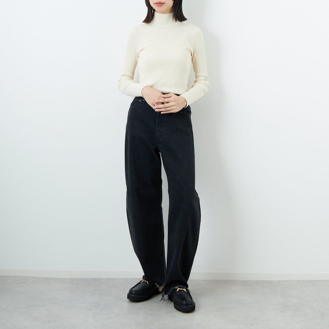 MAISON KITSUNE [メゾン キツネ] ベビーフォックス ファインウールリブタートルネックジャンパー [PW00809KT1155] 0383 ECRU &&モデル身長：162cm 着用サイズ：S&&
