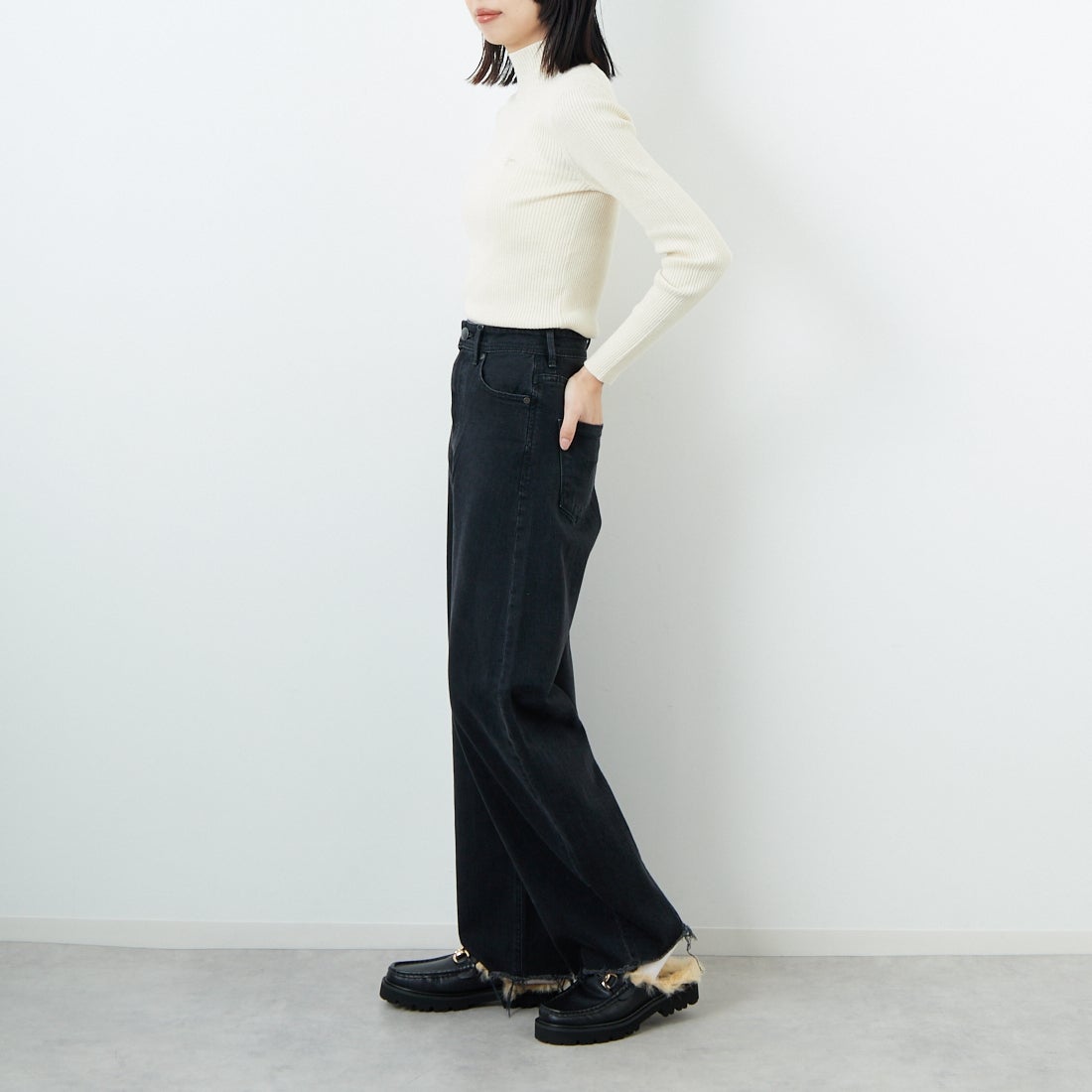 MAISON KITSUNE [メゾン キツネ] ベビーフォックス ファインウールリブタートルネックジャンパー [PW00809KT1155] 0383 ECRU &&モデル身長：162cm 着用サイズ：S&&