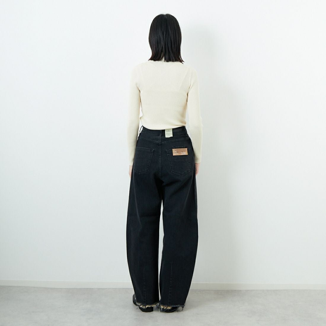 MAISON KITSUNE [メゾン キツネ] ベビーフォックス ファインウールリブタートルネックジャンパー [PW00809KT1155] 0383 ECRU &&モデル身長：162cm 着用サイズ：S&&