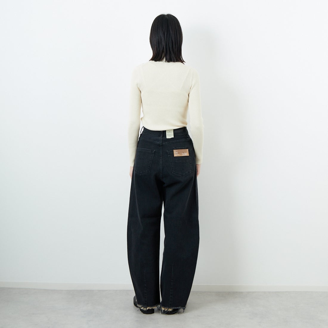 MAISON KITSUNE [メゾン キツネ] ベビーフォックス ファインウールリブタートルネックジャンパー [PW00809KT1155] 0383 ECRU &&モデル身長：162cm 着用サイズ：S&&