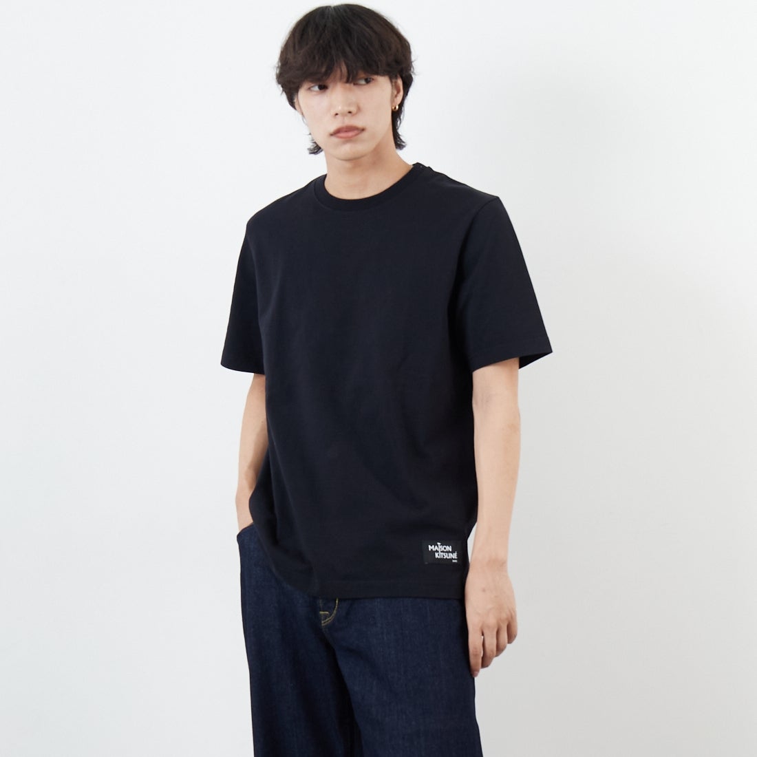 MAISON KITSUNE [メゾン キツネ] CROSSWORD コンフォートTシャツ [PM00112KJ7025] P199 BLACK &&モデル身長：179cm 着用サイズ：S&&