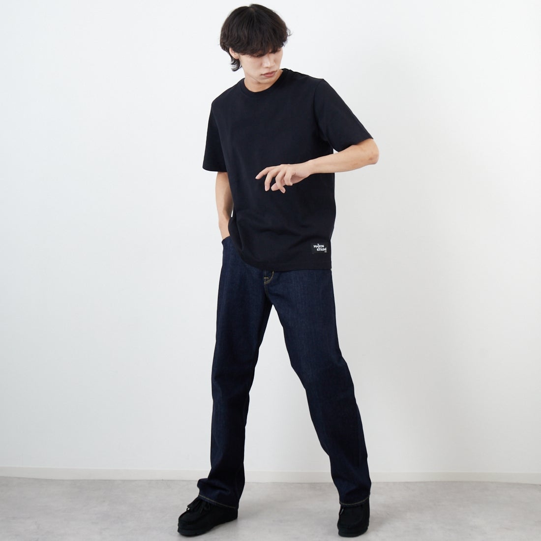 MAISON KITSUNE [メゾン キツネ] CROSSWORD コンフォートTシャツ [PM00112KJ7025] P199 BLACK &&モデル身長：179cm 着用サイズ：S&&