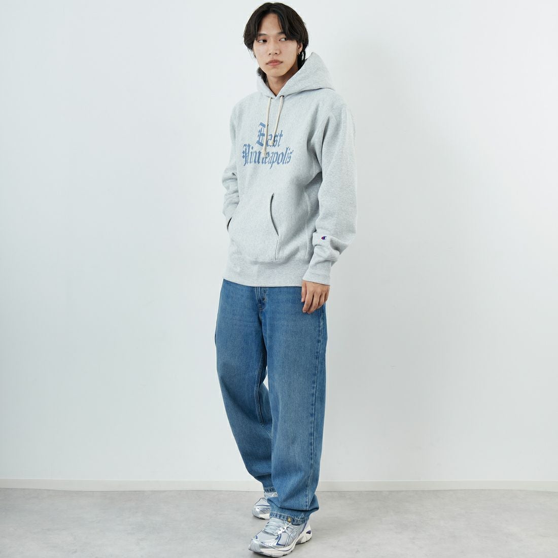 Champion [チャンピオン] リバースウィーブ(R) フーデッドスウェットシャツ [C3-C112] 040 ｼﾙﾊﾞｰｸ &&モデル身長：179cm 着用サイズ：XXL&&
