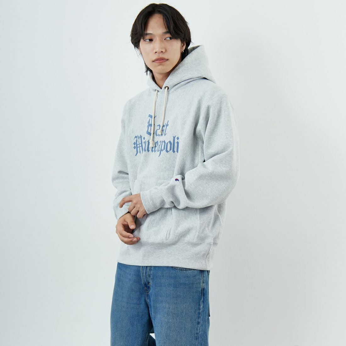 Champion [チャンピオン] リバースウィーブ(R) フーデッドスウェットシャツ [C3-C112] 040 ｼﾙﾊﾞｰｸ &&モデル身長：179cm 着用サイズ：XXL&&