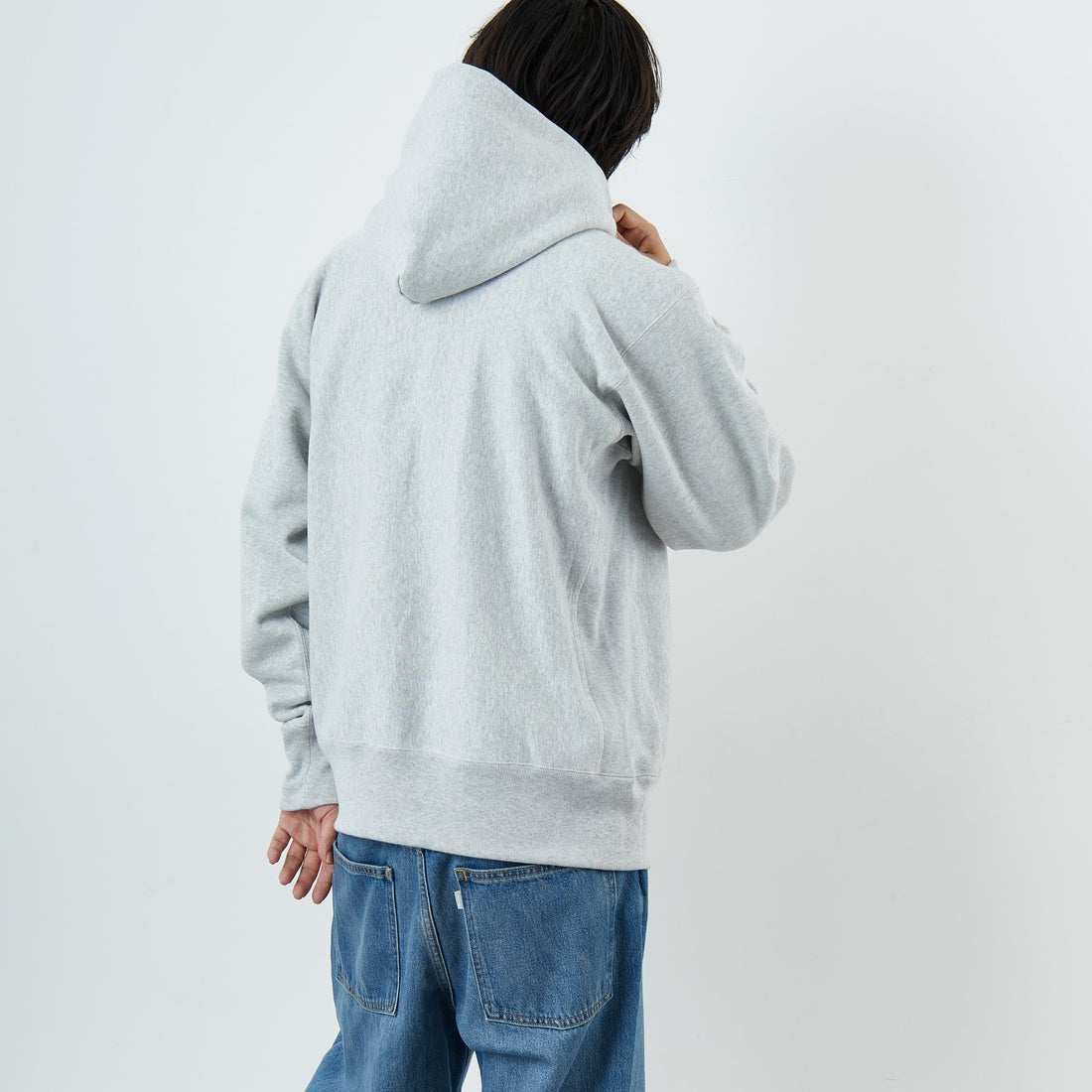 Champion [チャンピオン] リバースウィーブ(R) フーデッドスウェットシャツ [C3-C112] 040 ｼﾙﾊﾞｰｸ &&モデル身長：179cm 着用サイズ：XXL&&