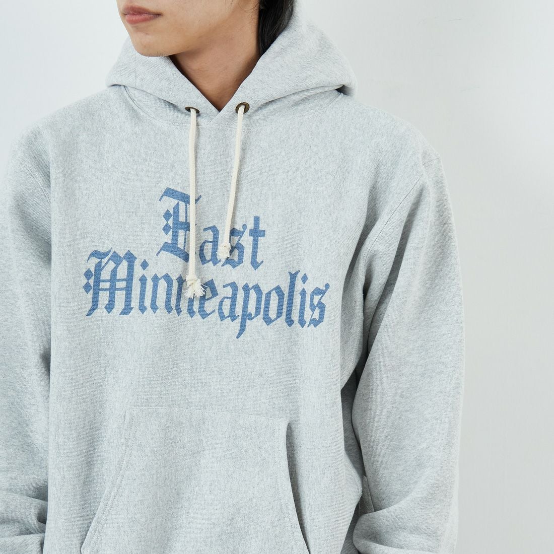 Champion [チャンピオン] リバースウィーブ(R) フーデッドスウェットシャツ [C3-C112] 040 ｼﾙﾊﾞｰｸ &&モデル身長：179cm 着用サイズ：XXL&&