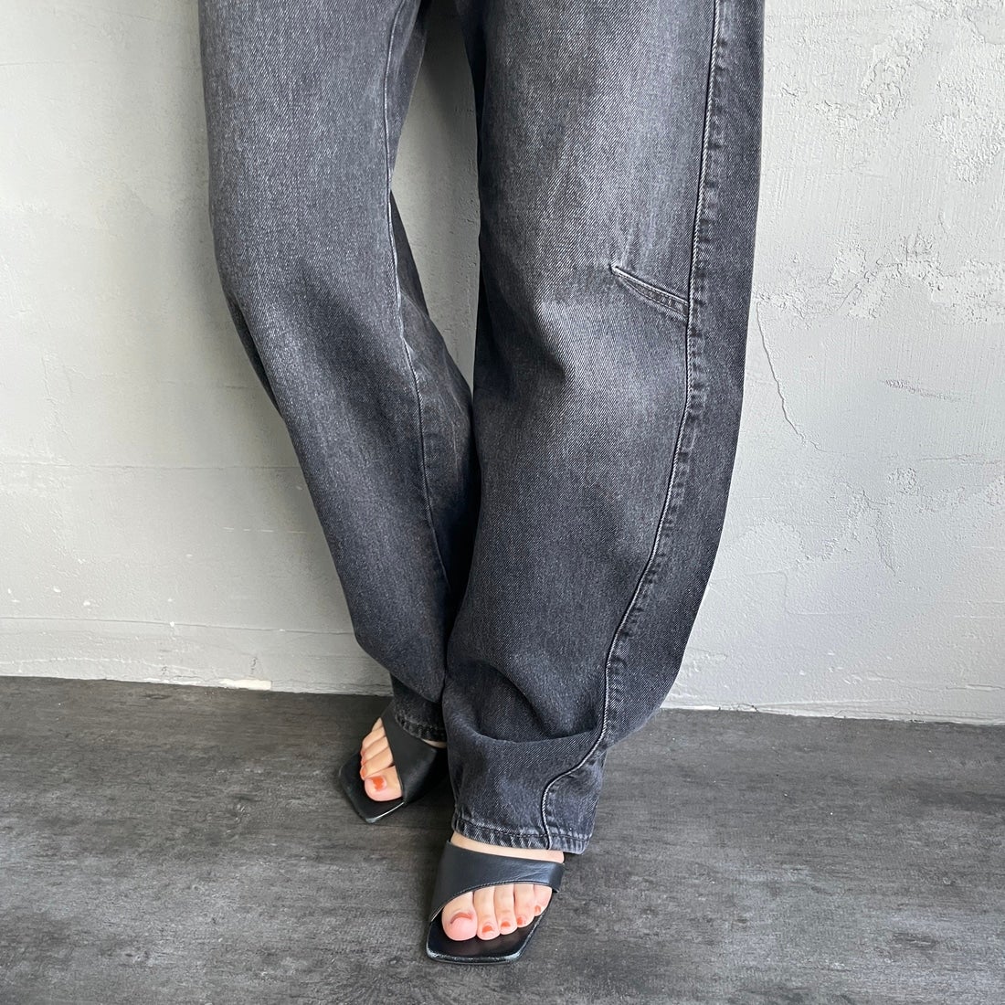 LEVI'S [リーバイス] バギーダッドバレルジーンズ [0039A-00] 00 REBEL E &&モデル身長：160cm 着用サイズ：25&&