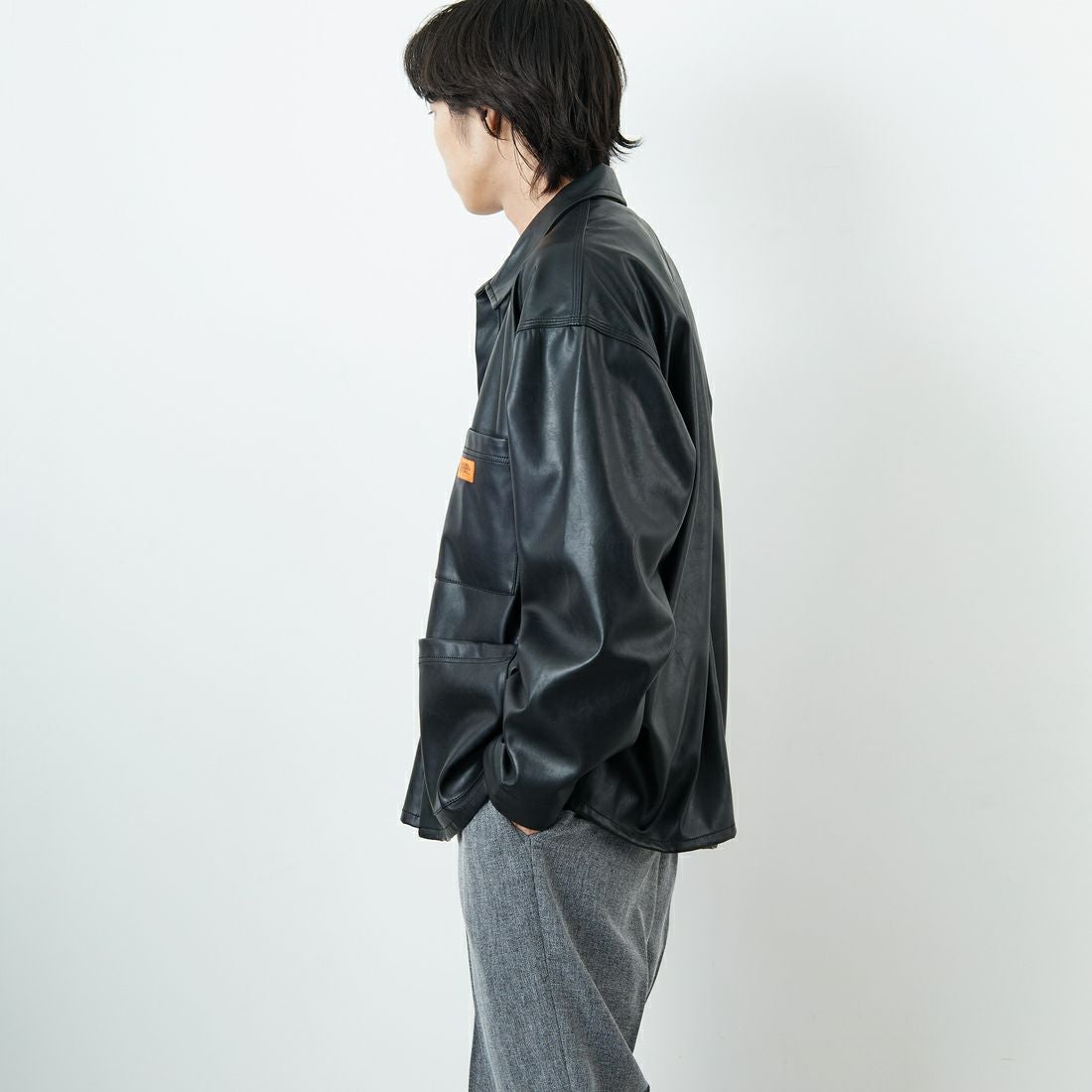 UNIVERSAL OVERALL [ユニバーサルオーバーオール] 別注 カバーオールジャケット [U2533225IN-JF] BLACK &&モデル身長：179cm 着用サイズ：L&&