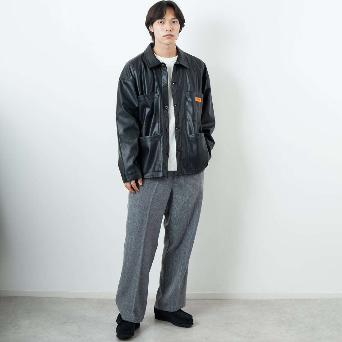 UNIVERSAL OVERALL [ユニバーサルオーバーオール] 別注 カバーオールジャケット [U2533225IN-JF] BLACK &&モデル身長：179cm 着用サイズ：L&&