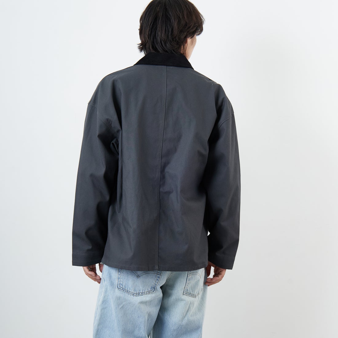 UNIVERSAL OVERALL [ユニバーサルオーバーオール] 別注 カバーオールジャケット [U2533225IN-JF] CHARCOAL &&モデル身長：179cm 着用サイズ：M&&