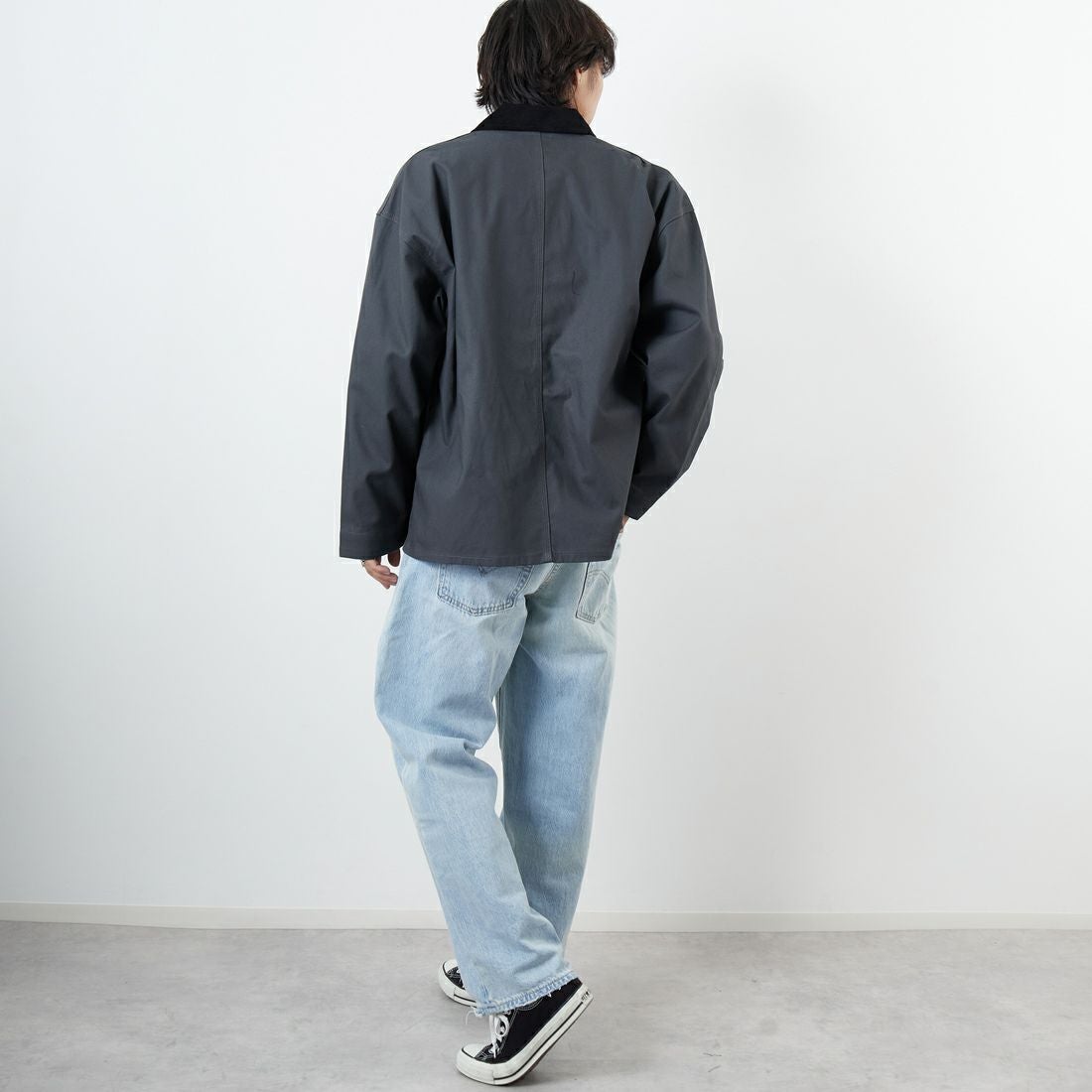 UNIVERSAL OVERALL [ユニバーサルオーバーオール] 別注 カバーオールジャケット [U2533225IN-JF] CHARCOAL &&モデル身長：179cm 着用サイズ：M&&
