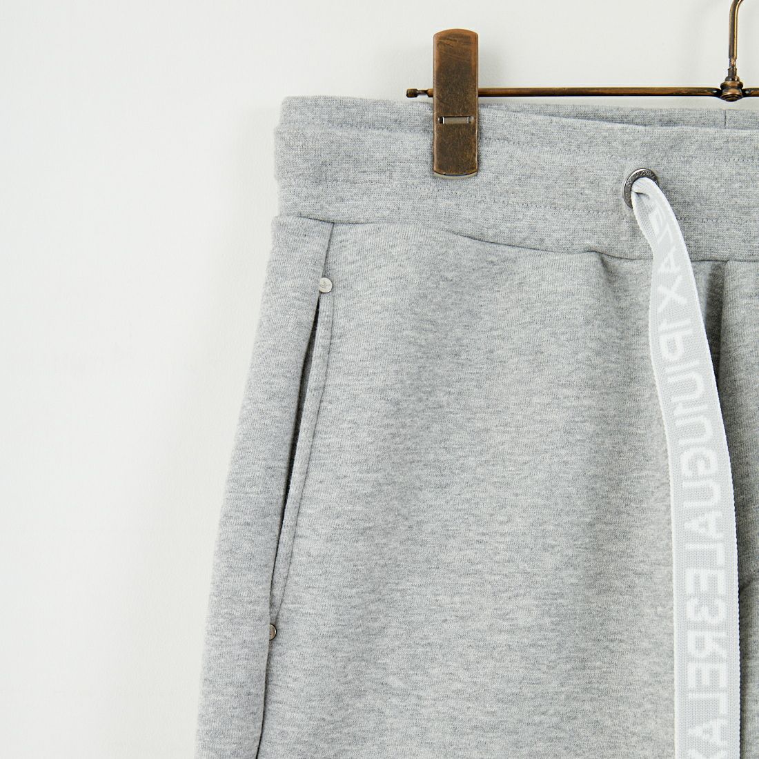 1PIU1UGUALE3 RELAX [ウノ ピゥ ウノ ウグァーレ トレ] パイピングロゴワイドスピンドルジョガーパンツ [USB-25148] SN80 GRAY