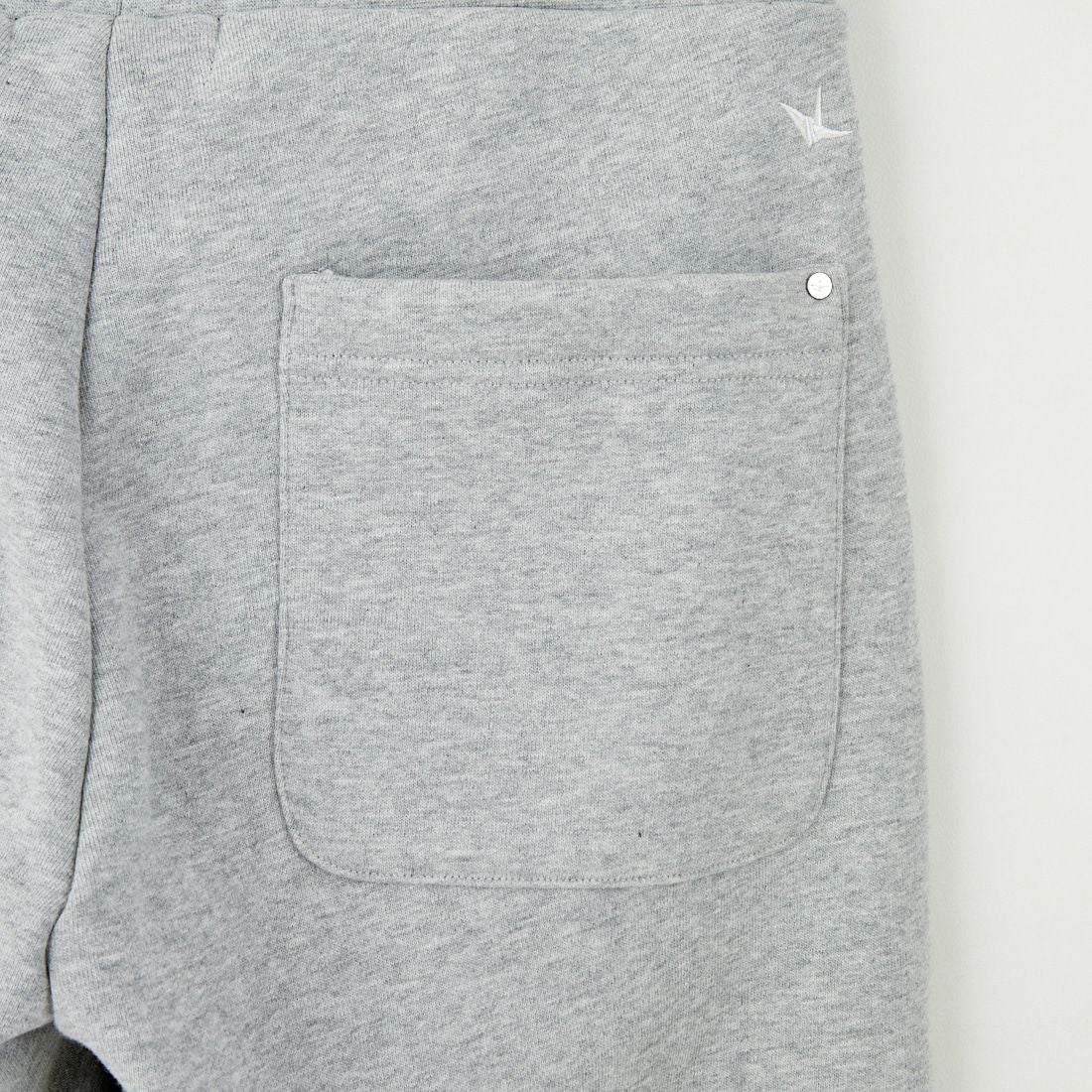 1PIU1UGUALE3 RELAX [ウノ ピゥ ウノ ウグァーレ トレ] パイピングロゴワイドスピンドルジョガーパンツ [USB-25148] SN80 GRAY