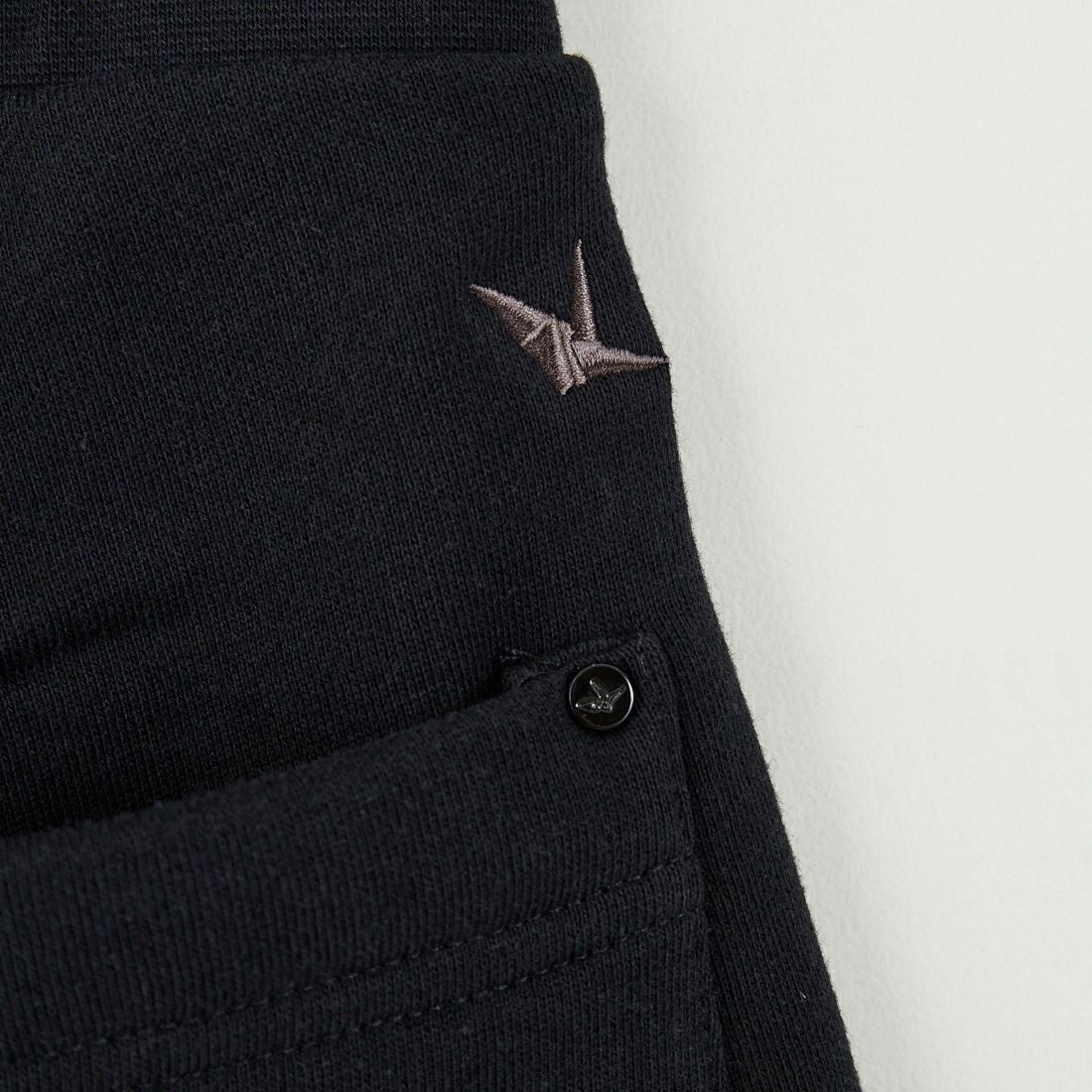 1PIU1UGUALE3 RELAX [ウノ ピゥ ウノ ウグァーレ トレ] パイピングロゴワイドスピンドルジョガーパンツ [USB-25148] SN90 BLACK