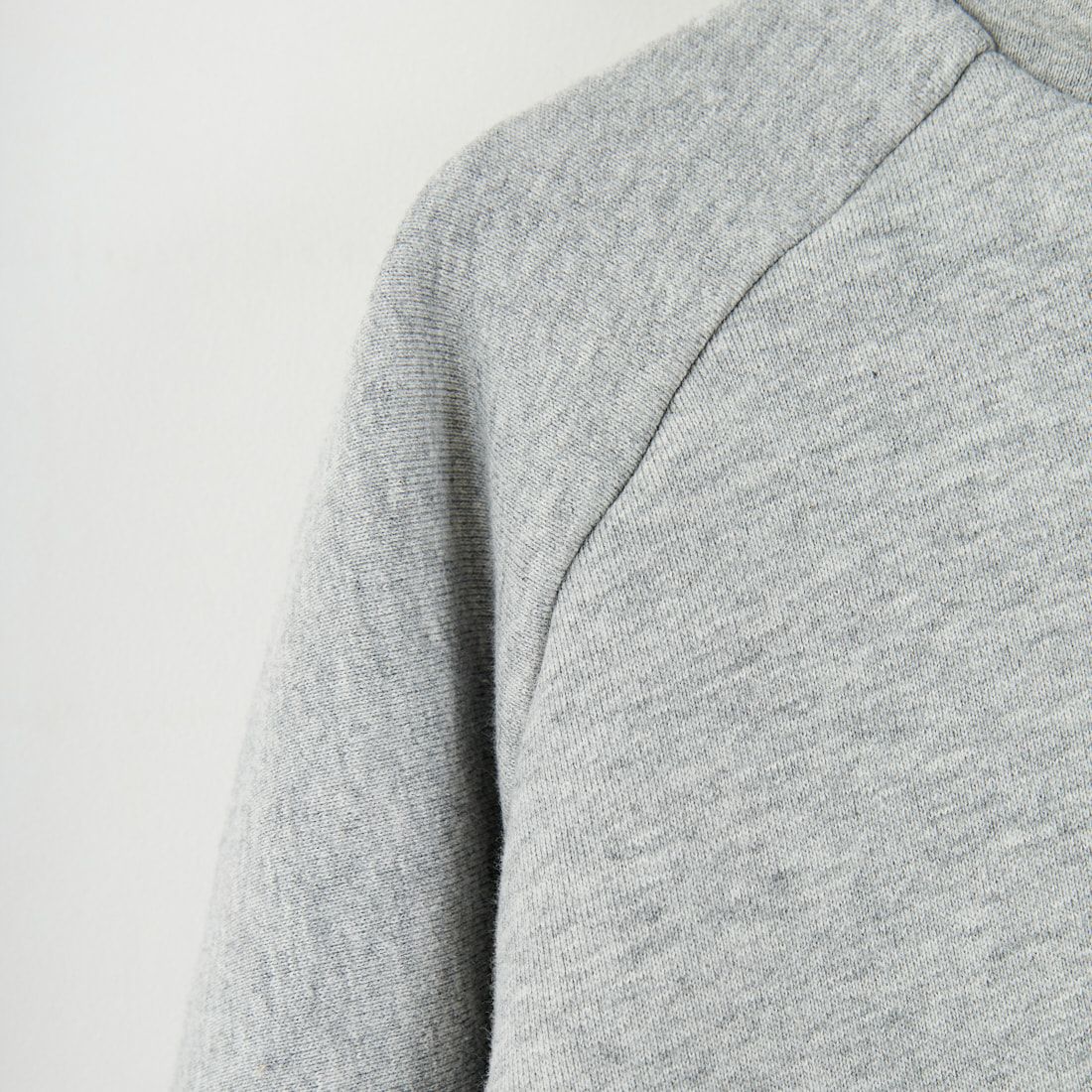 1PIU1UGUALE3 RELAX [ウノ ピゥ ウノ ウグァーレ トレ] パイピングロゴワイドスピンドルパーカー [USO-25148] SN80 GRAY