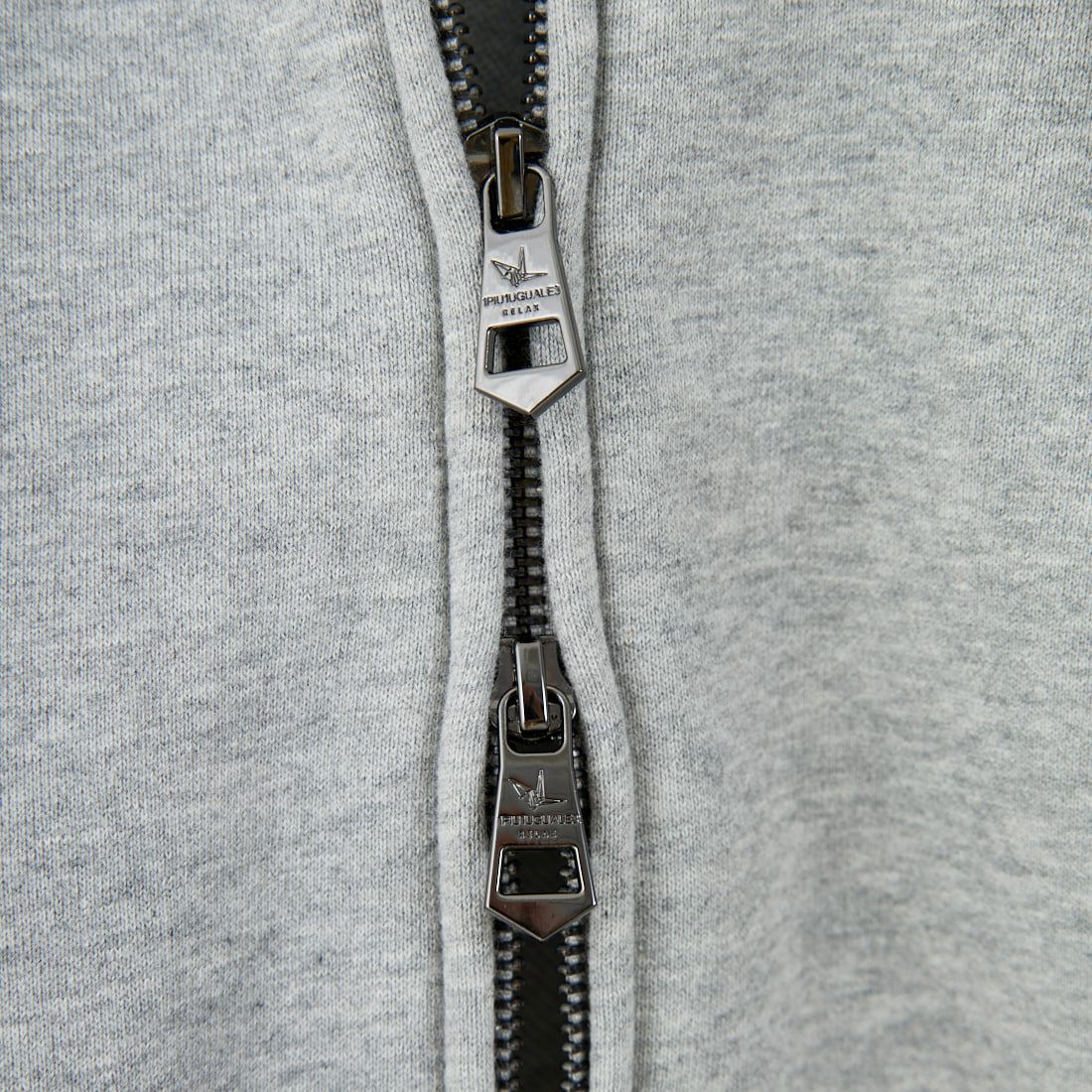 1PIU1UGUALE3 RELAX [ウノ ピゥ ウノ ウグァーレ トレ] パイピングロゴワイドスピンドルパーカー [USO-25148] SN80 GRAY