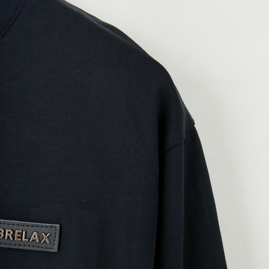 1PIU1UGUALE3 RELAX [ウノ ピゥ ウノ ウグァーレ トレ] プレートロゴロングTシャツ [UST-25134] SN90 BLACK