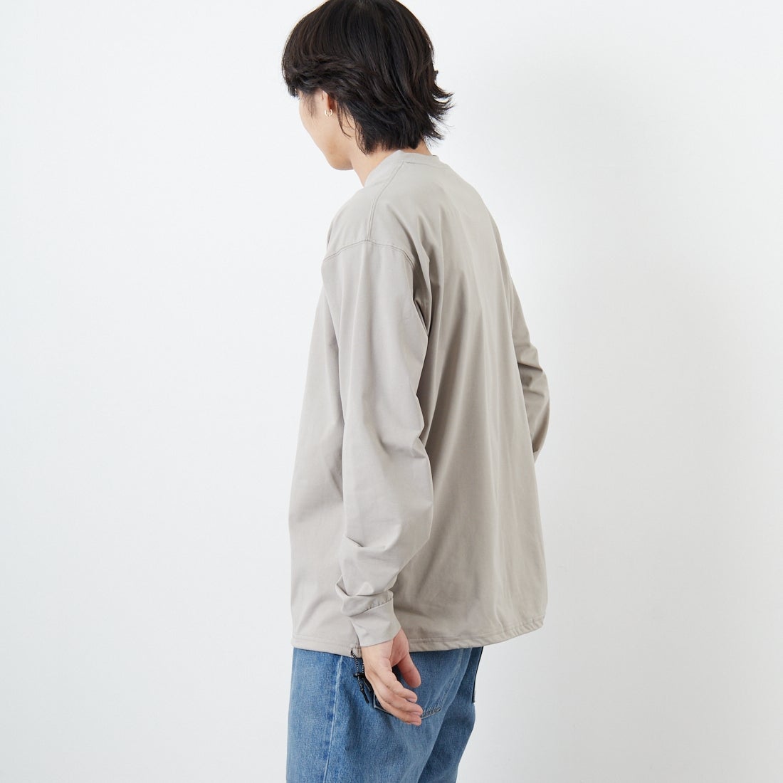 +phenix [プラスフェニックス] 別注 ワンポイント刺繍ロゴ ドローコードTシャツ [POT-25080IN-JF] GREIGE &&モデル身長：179cm 着用サイズ：L&&