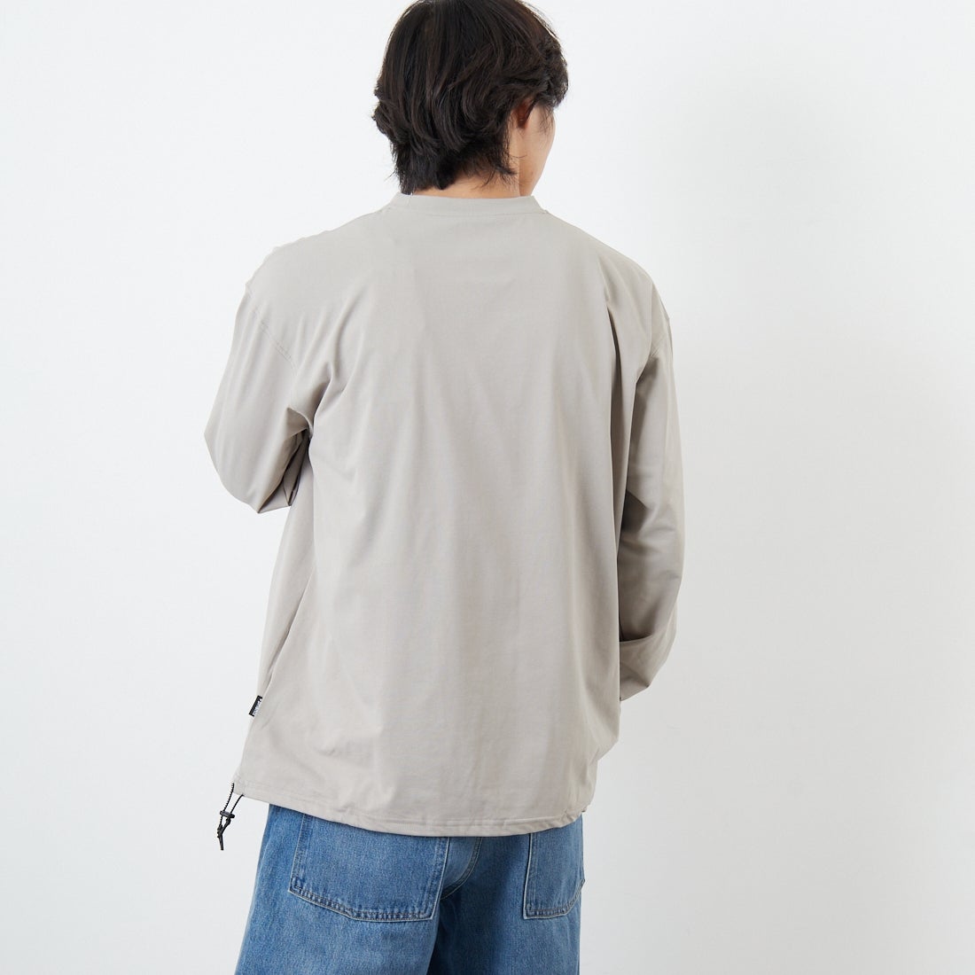 +phenix [プラスフェニックス] 別注 ワンポイント刺繍ロゴ ドローコードTシャツ [POT-25080IN-JF] GREIGE &&モデル身長：179cm 着用サイズ：L&&