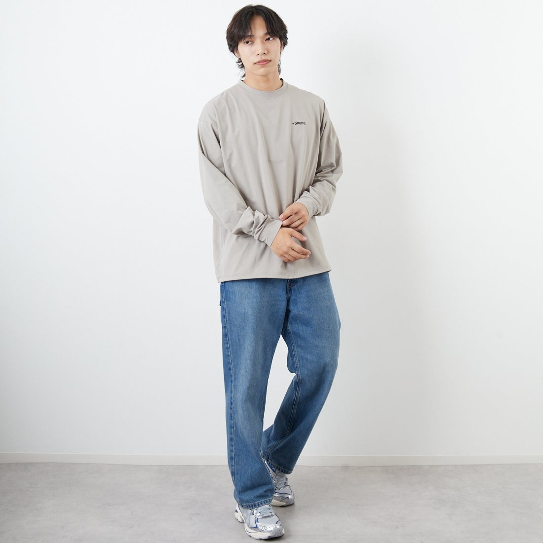 +phenix [プラスフェニックス] 別注 ワンポイント刺繍ロゴ ドローコードTシャツ [POT-25080IN-JF] GREIGE &&モデル身長：179cm 着用サイズ：L&&