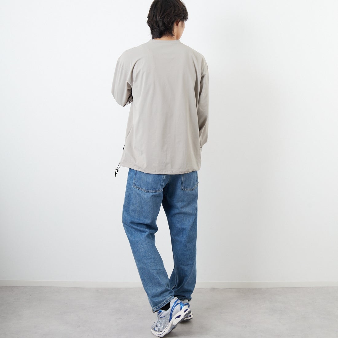 +phenix [プラスフェニックス] 別注 ワンポイント刺繍ロゴ ドローコードTシャツ [POT-25080IN-JF] GREIGE &&モデル身長：179cm 着用サイズ：L&&