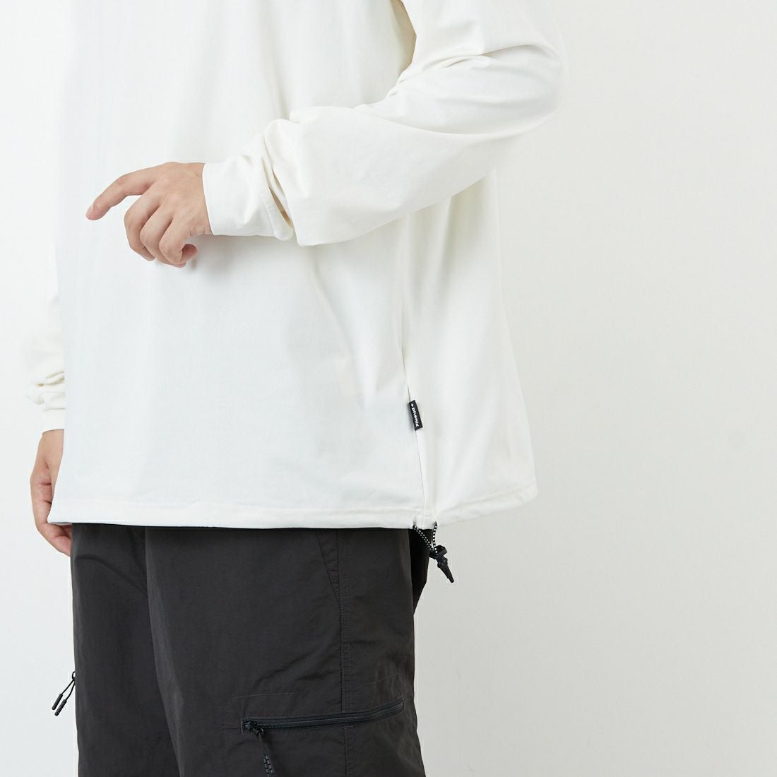 +phenix [プラスフェニックス] 別注 ワンポイント刺繍ロゴ ドローコードTシャツ [POT-25080IN-JF] WHITE &&モデル身長：179cm 着用サイズ：XL&&