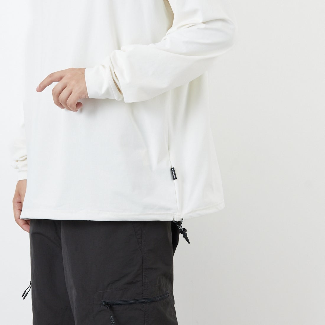 +phenix [プラスフェニックス] 別注 ワンポイント刺繍ロゴ ドローコードTシャツ [POT-25080IN-JF] WHITE &&モデル身長：179cm 着用サイズ：XL&&