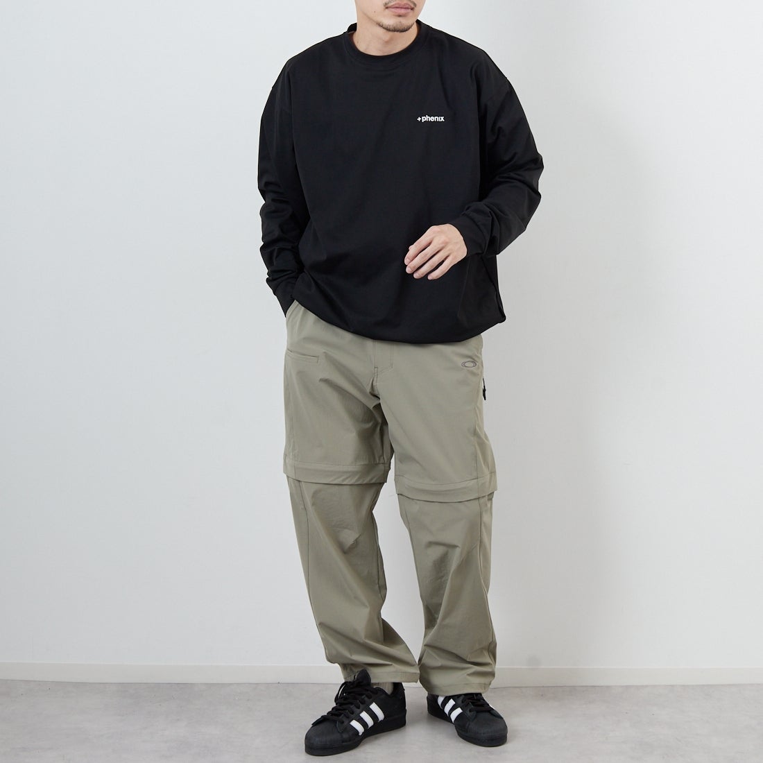 +phenix [プラスフェニックス] 別注 ワンポイント刺繍ロゴ ドローコードTシャツ [POT-25080IN-JF] BLACK &&モデル身長：168cm 着用サイズ：M&&