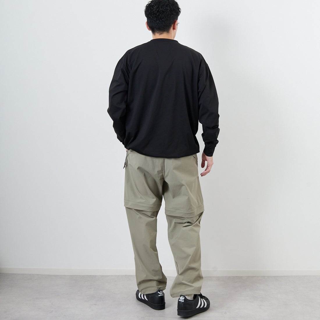 +phenix [プラスフェニックス] 別注 ワンポイント刺繍ロゴ ドローコードTシャツ [POT-25080IN-JF] BLACK &&モデル身長：168cm 着用サイズ：M&&ラスフェニックス] 別注 ワンポイント刺繍ロゴ ドローコードTシャツ [POT-25080IN-JF] GREIGE