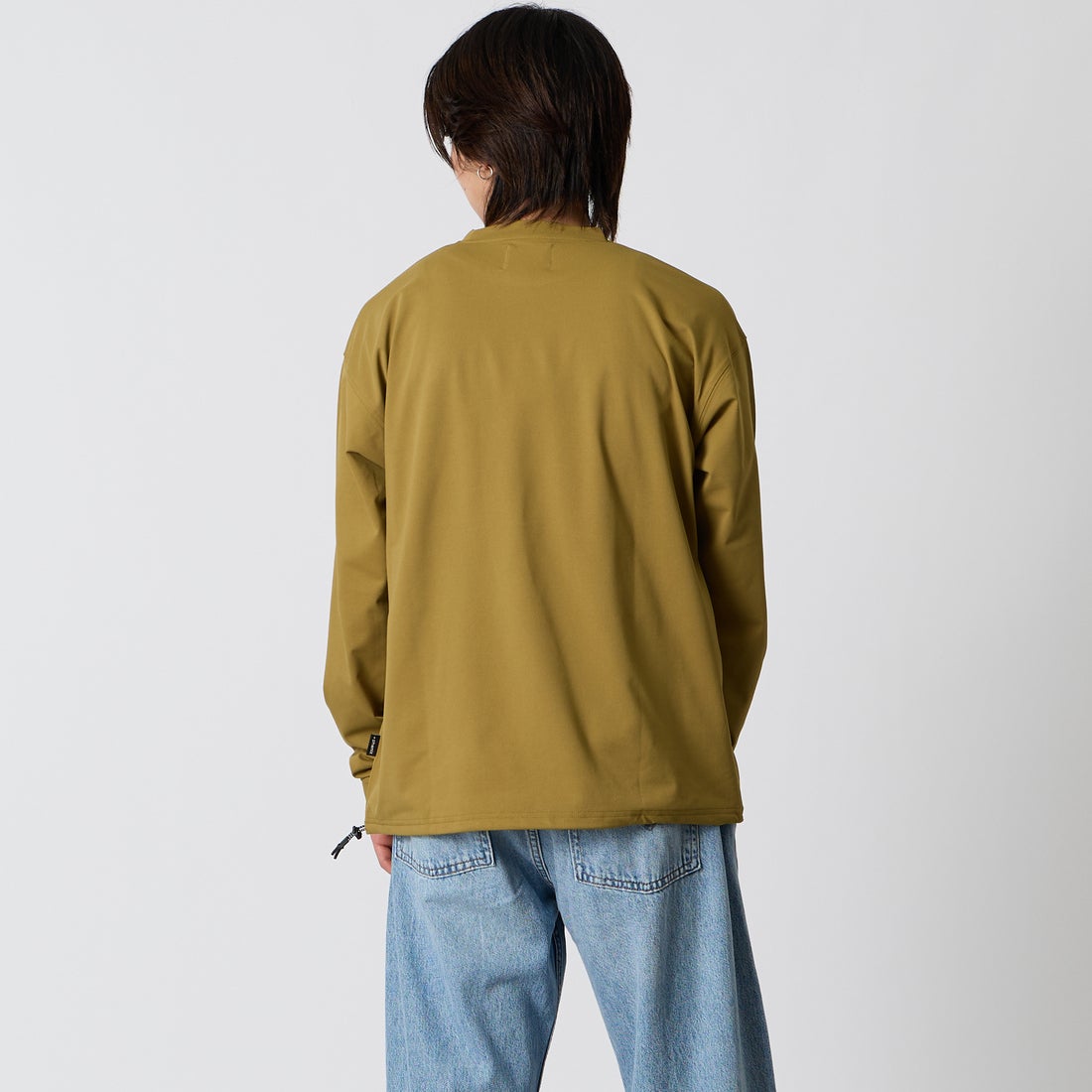 +phenix [プラスフェニックス] 別注 ワンポイント刺繍ロゴ ドローコードTシャツ [POT-25080IN-JF] MUSTARD &&モデル身長：177cm 着用サイズ：M&&