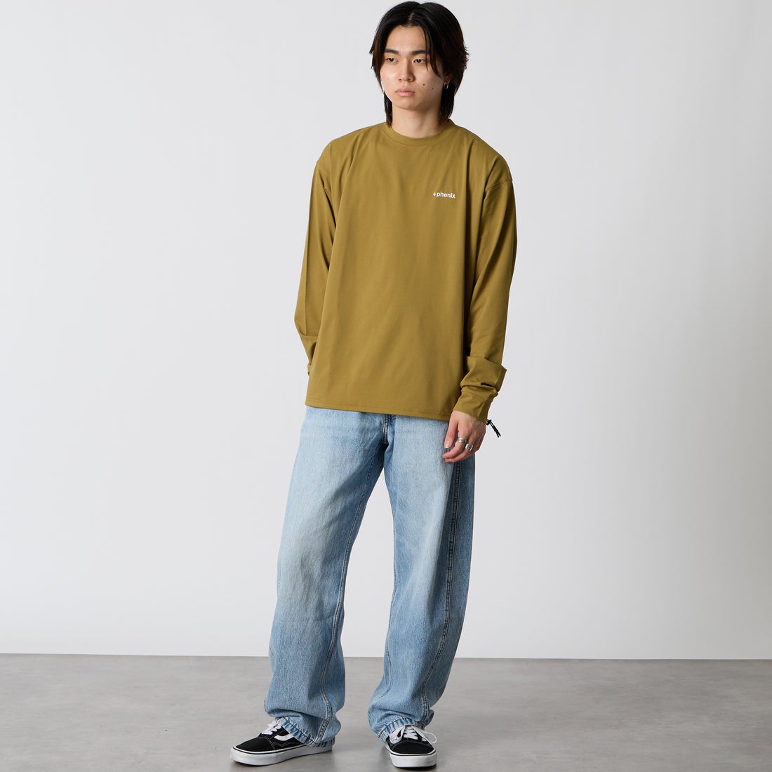 +phenix [プラスフェニックス] 別注 ワンポイント刺繍ロゴ ドローコードTシャツ [POT-25080IN-JF] MUSTARD &&モデル身長：177cm 着用サイズ：M&&