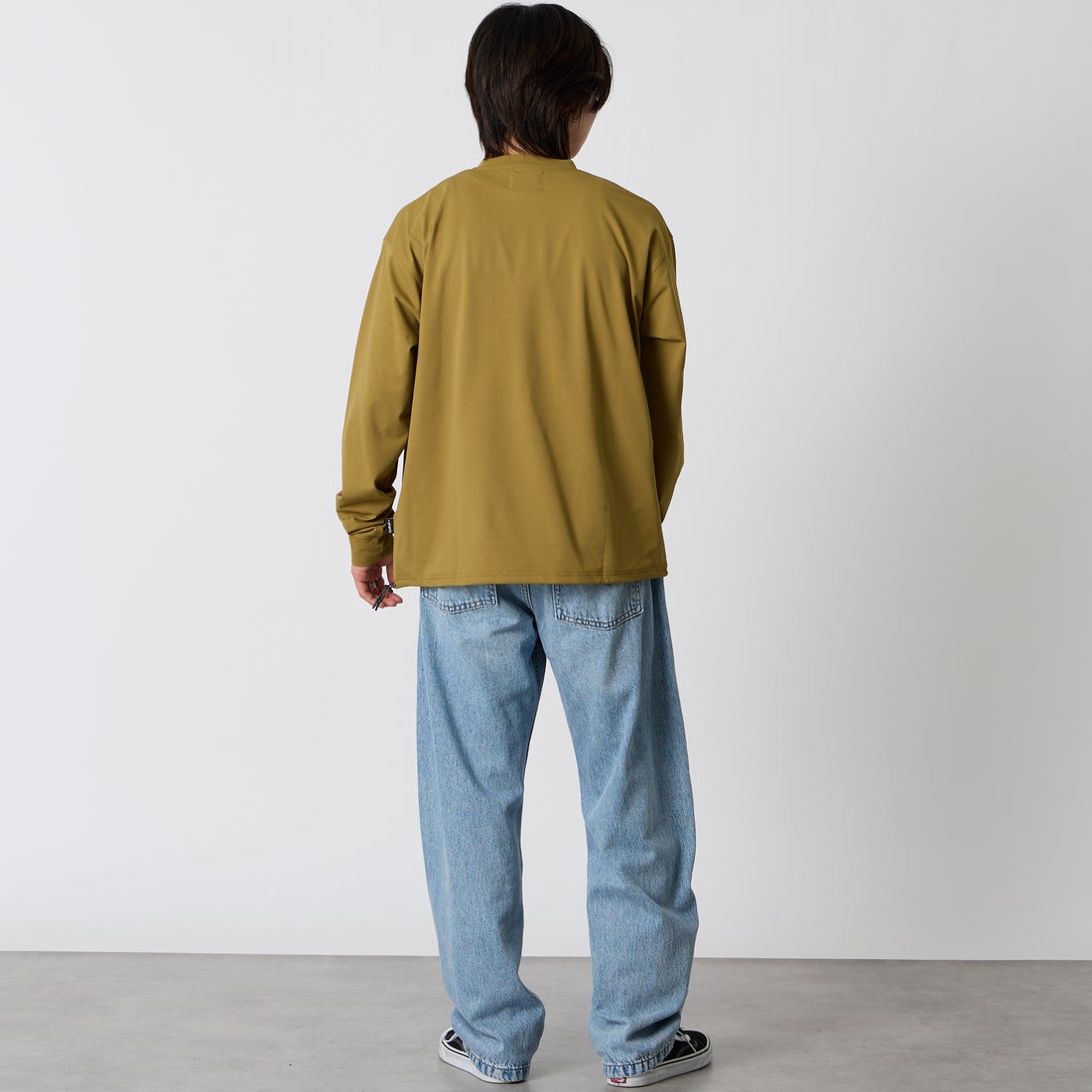 +phenix [プラスフェニックス] 別注 ワンポイント刺繍ロゴ ドローコードTシャツ [POT-25080IN-JF] MUSTARD &&モデル身長：177cm 着用サイズ：M&&
