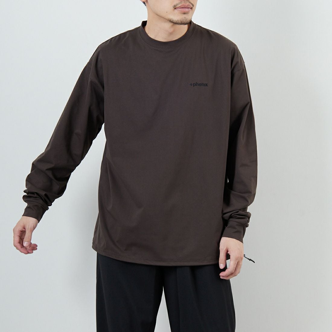 +phenix [プラスフェニックス] 別注 ワンポイント刺繍ロゴ ドローコードTシャツ [POT-25080IN-JF] CHARCOAL &&モデル身長：168cm 着用サイズ：M&&