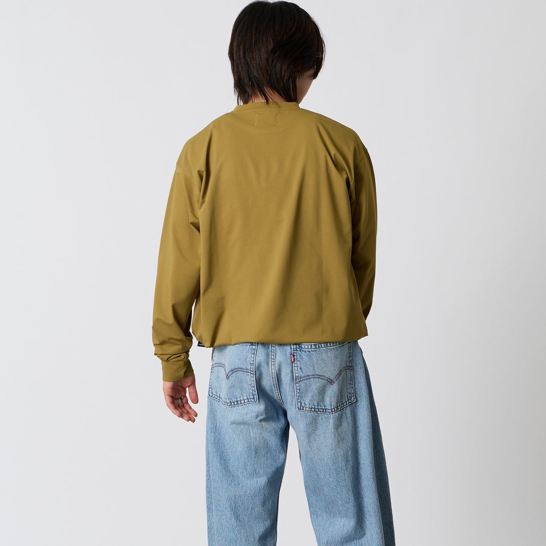 +phenix [プラスフェニックス] 別注 ワンポイント刺繍ロゴ ドローコードTシャツ [POT-25080IN-JF] MUSTARD &&モデル身長：177cm 着用サイズ：M&&