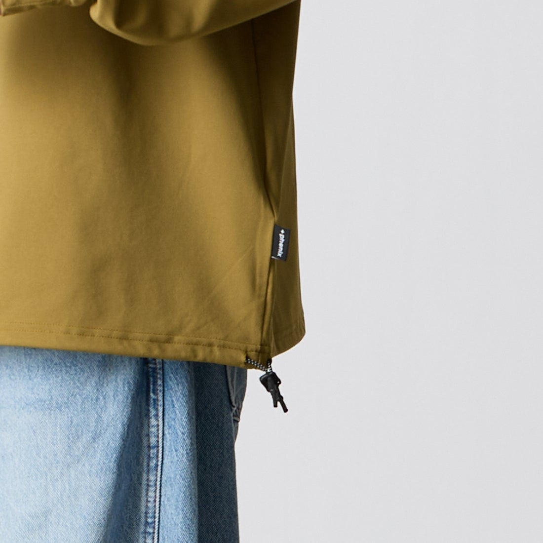 +phenix [プラスフェニックス] 別注 ワンポイント刺繍ロゴ ドローコードTシャツ [POT-25080IN-JF] MUSTARD &&モデル身長：177cm 着用サイズ：M&&