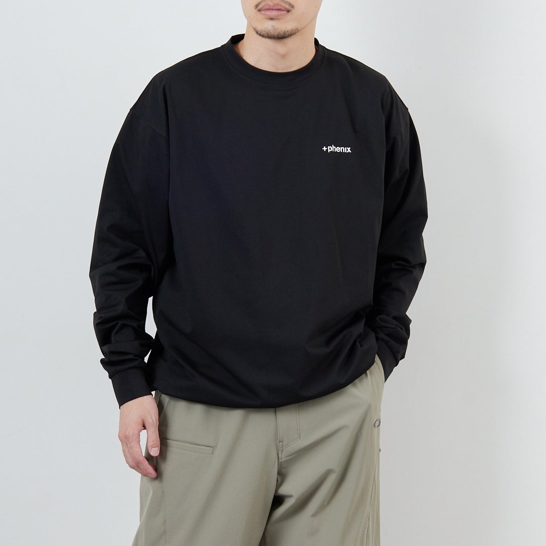 +phenix [プラスフェニックス] 別注 ワンポイント刺繍ロゴ ドローコードTシャツ [POT-25080IN-JF] BLACK &&モデル身長：168cm 着用サイズ：M&&