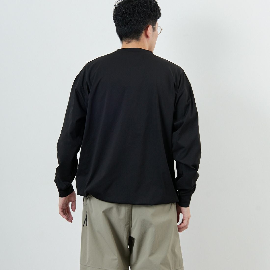 +phenix [プラスフェニックス] 別注 ワンポイント刺繍ロゴ ドローコードTシャツ [POT-25080IN-JF] BLACK &&モデル身長：168cm 着用サイズ：M&&