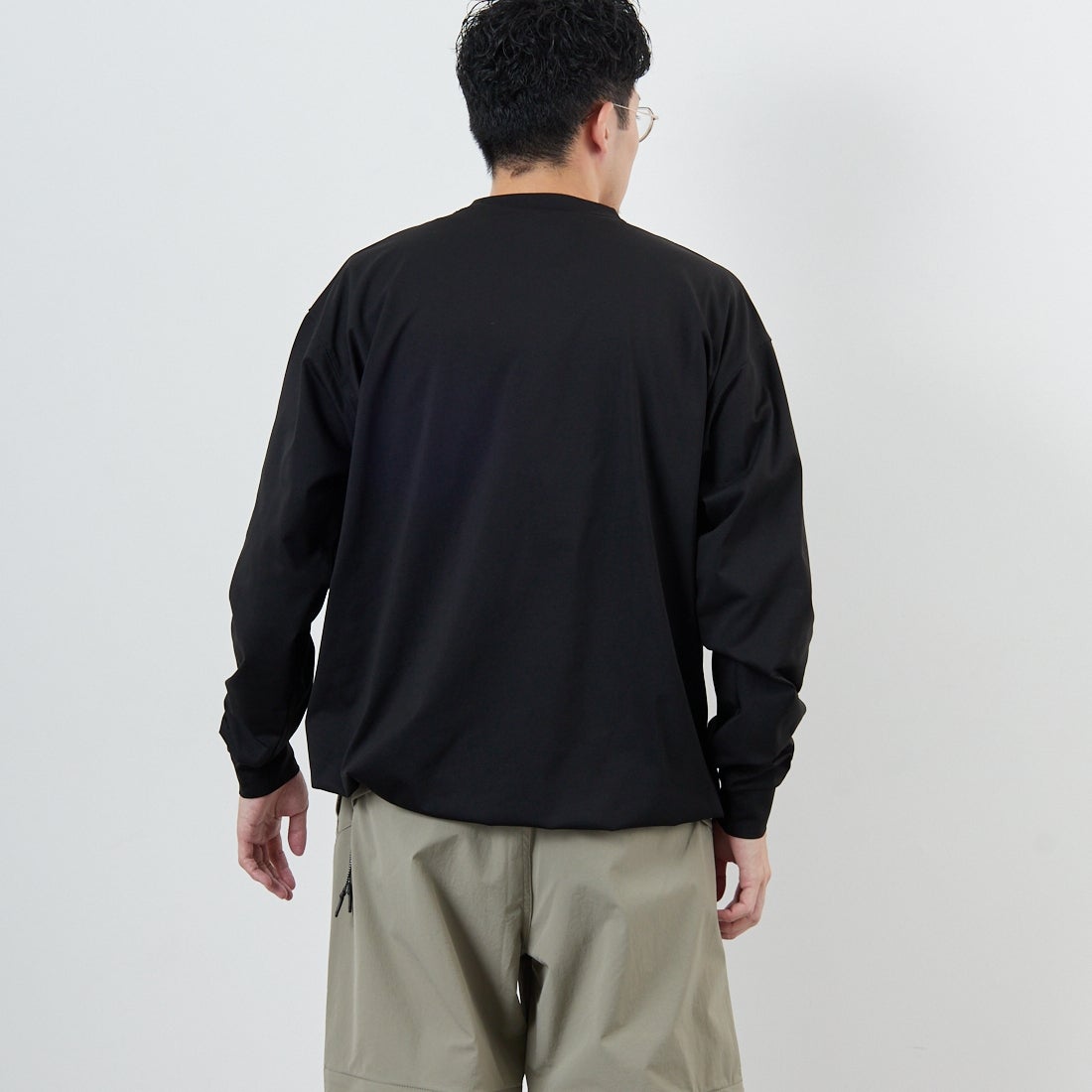 +phenix [プラスフェニックス] 別注 ワンポイント刺繍ロゴ ドローコードTシャツ [POT-25080IN-JF] BLACK &&モデル身長：168cm 着用サイズ：M&&